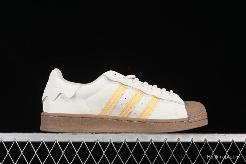 Adidas Superstar GW4440 Casual Sneakers with Shell Toe Design - GW4440