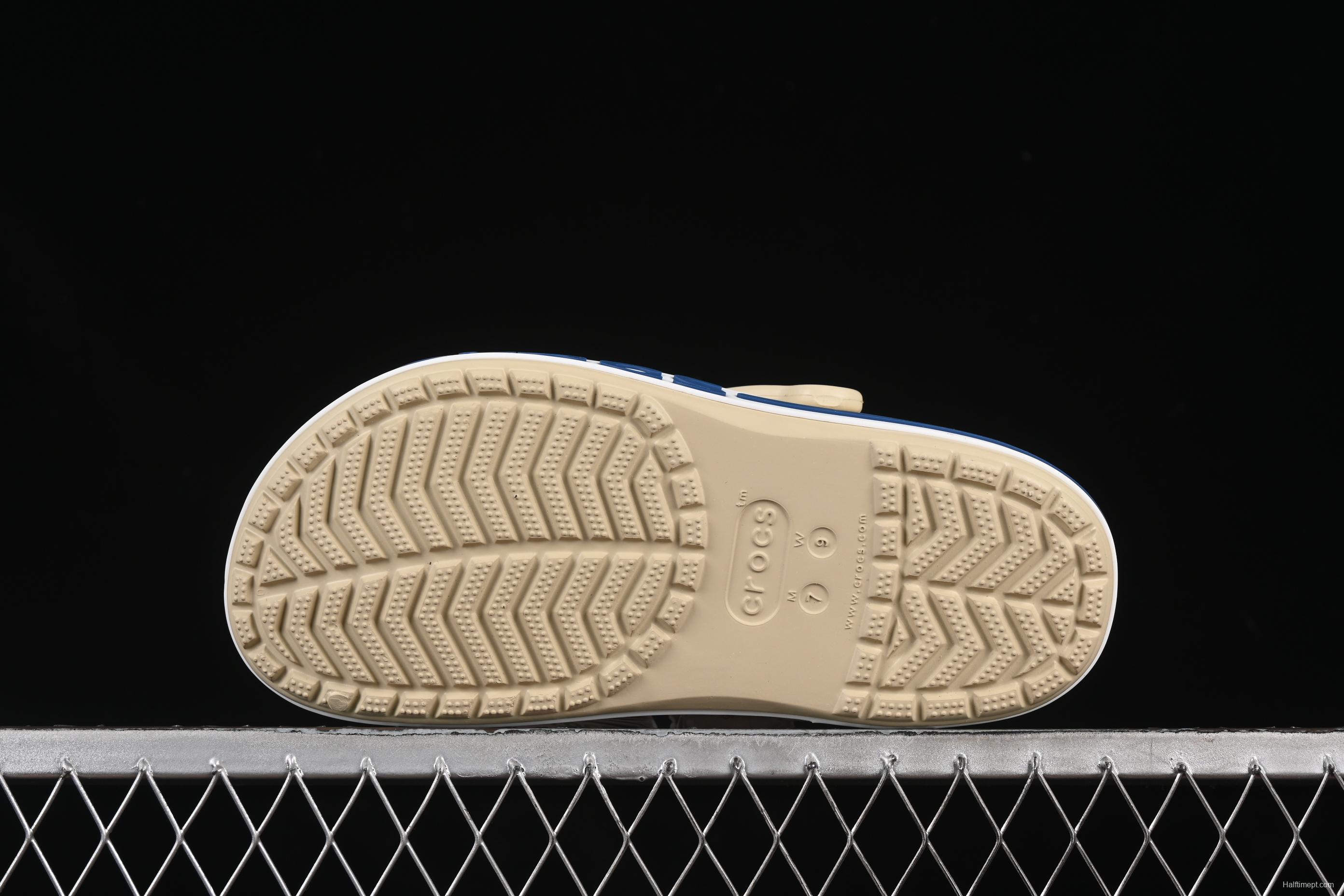 Crocs Classic Platform Clog Sandals with Ventilation Holes - B.D4