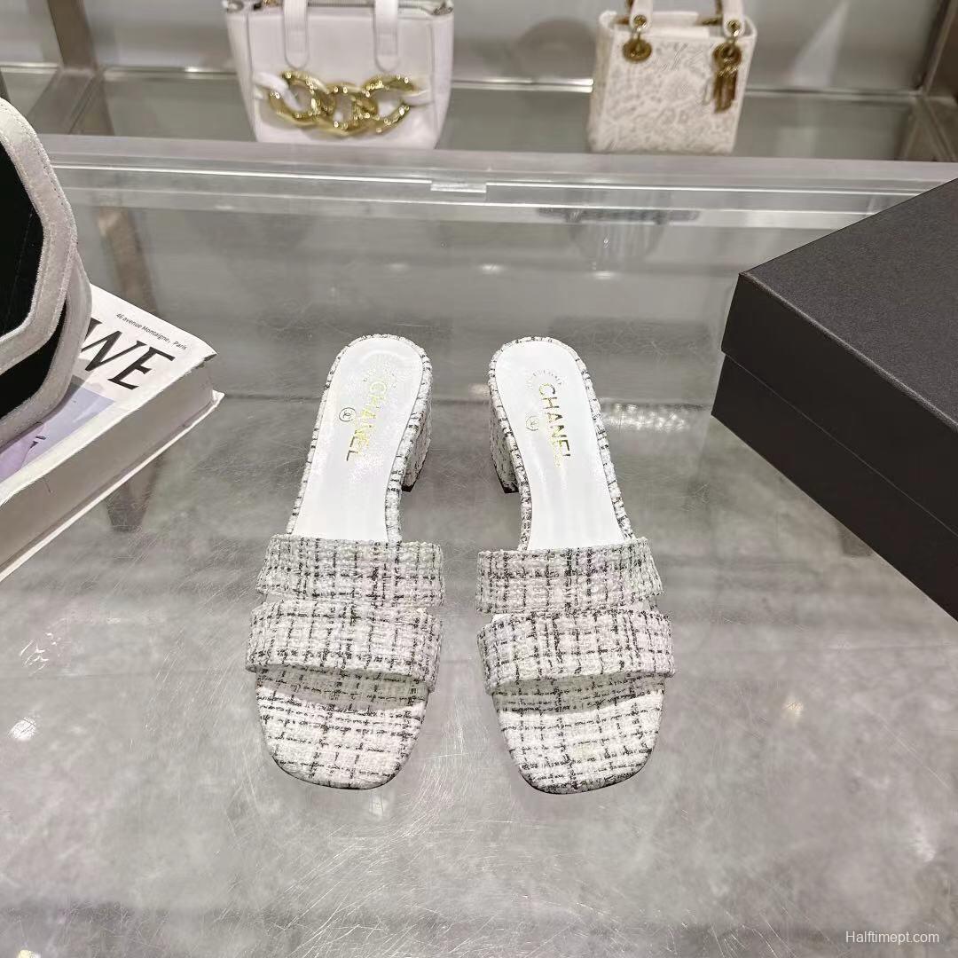2025 Women Chanel White Black Tweed Slippers LY00280