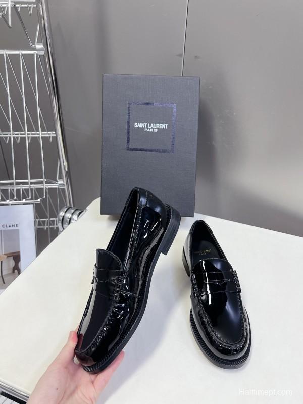 2025 Women Yves Saint Laurent Black Calf Leather Loafers KFY00350