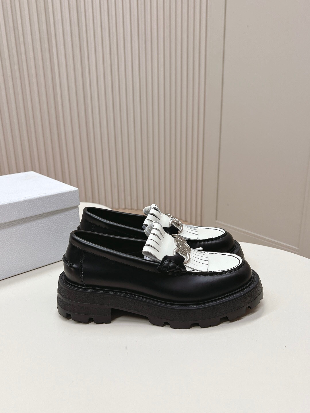 2025 Women Dior Black White Leather Loafers Metal Buckle KFY00350