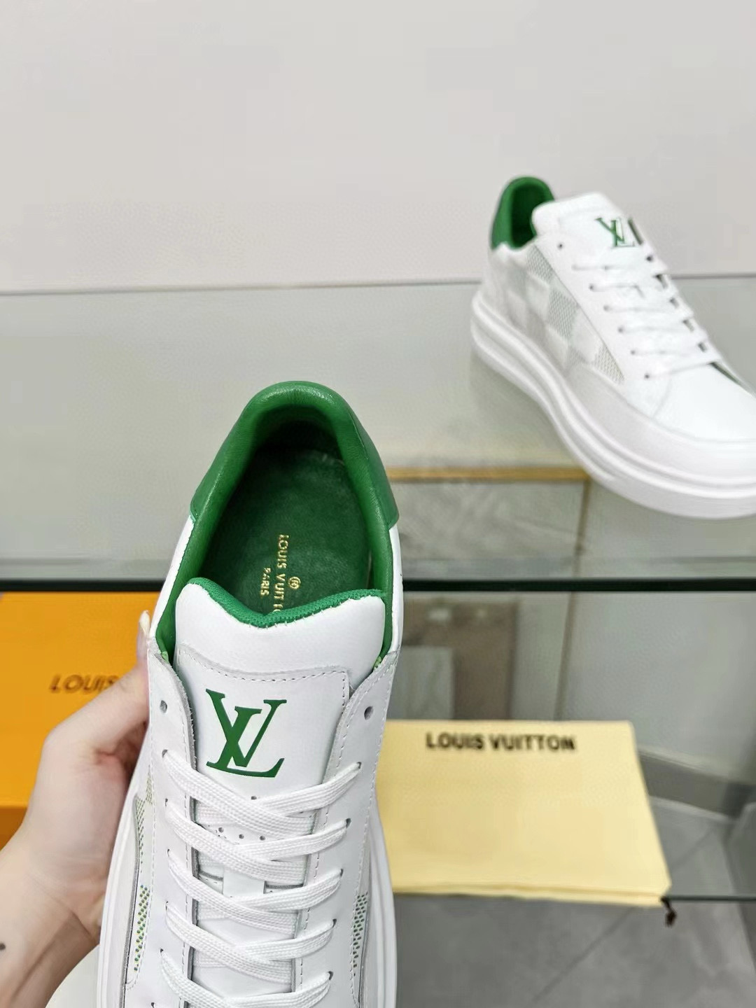 2024 Unisex Louis Vuitton Green White Leather Sneakers Maxi Damier MJ00330