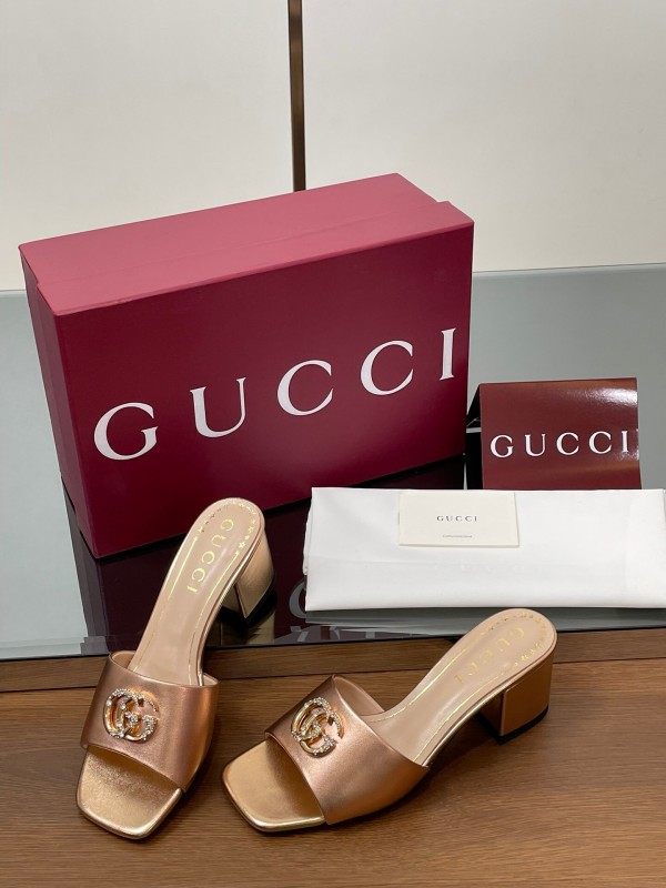 2025 Women Gucci Pink Leather Sandals GG Crystal Buckle LY00280