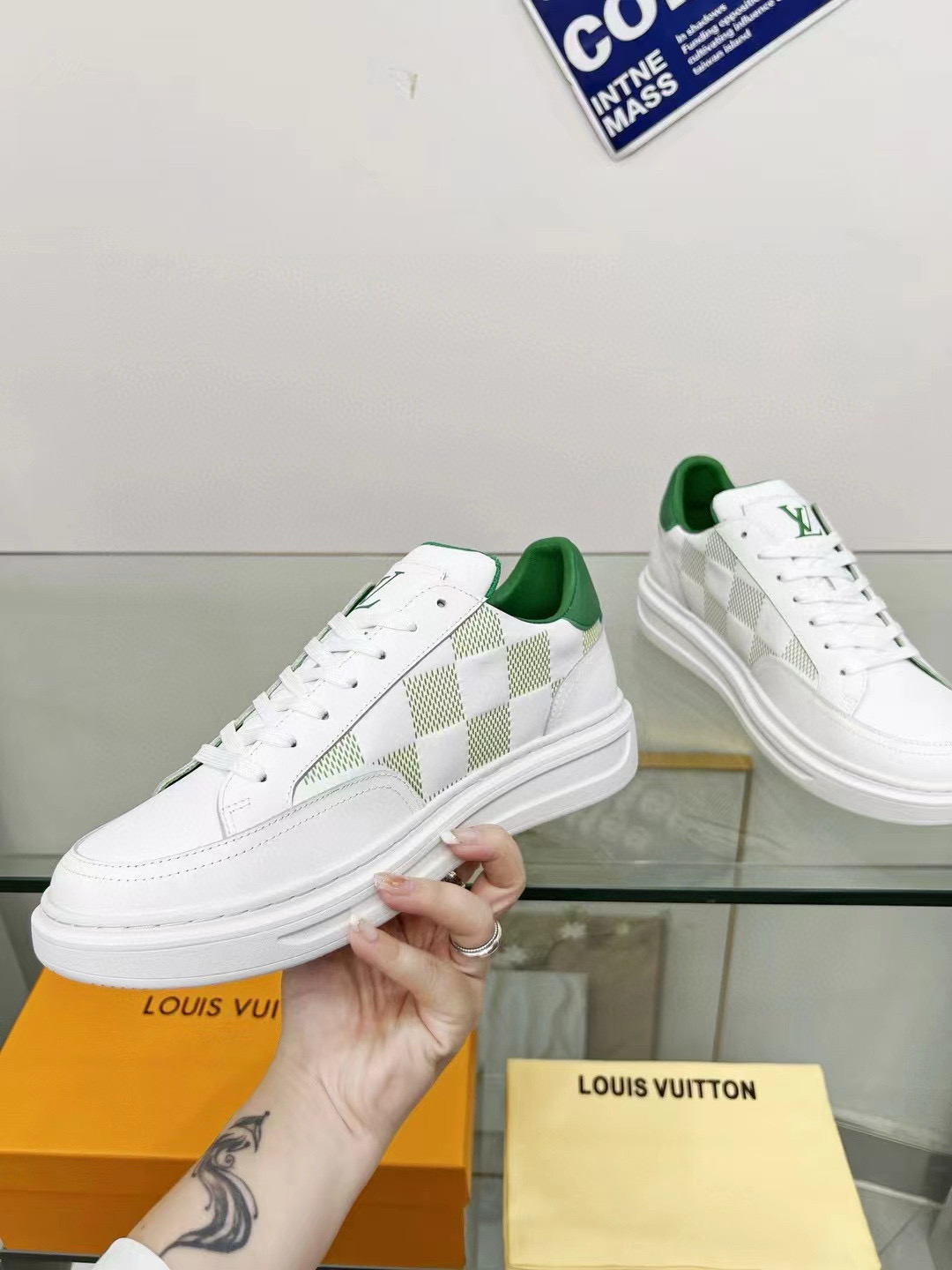2024 Unisex Louis Vuitton Green White Leather Sneakers Maxi Damier MJ00330