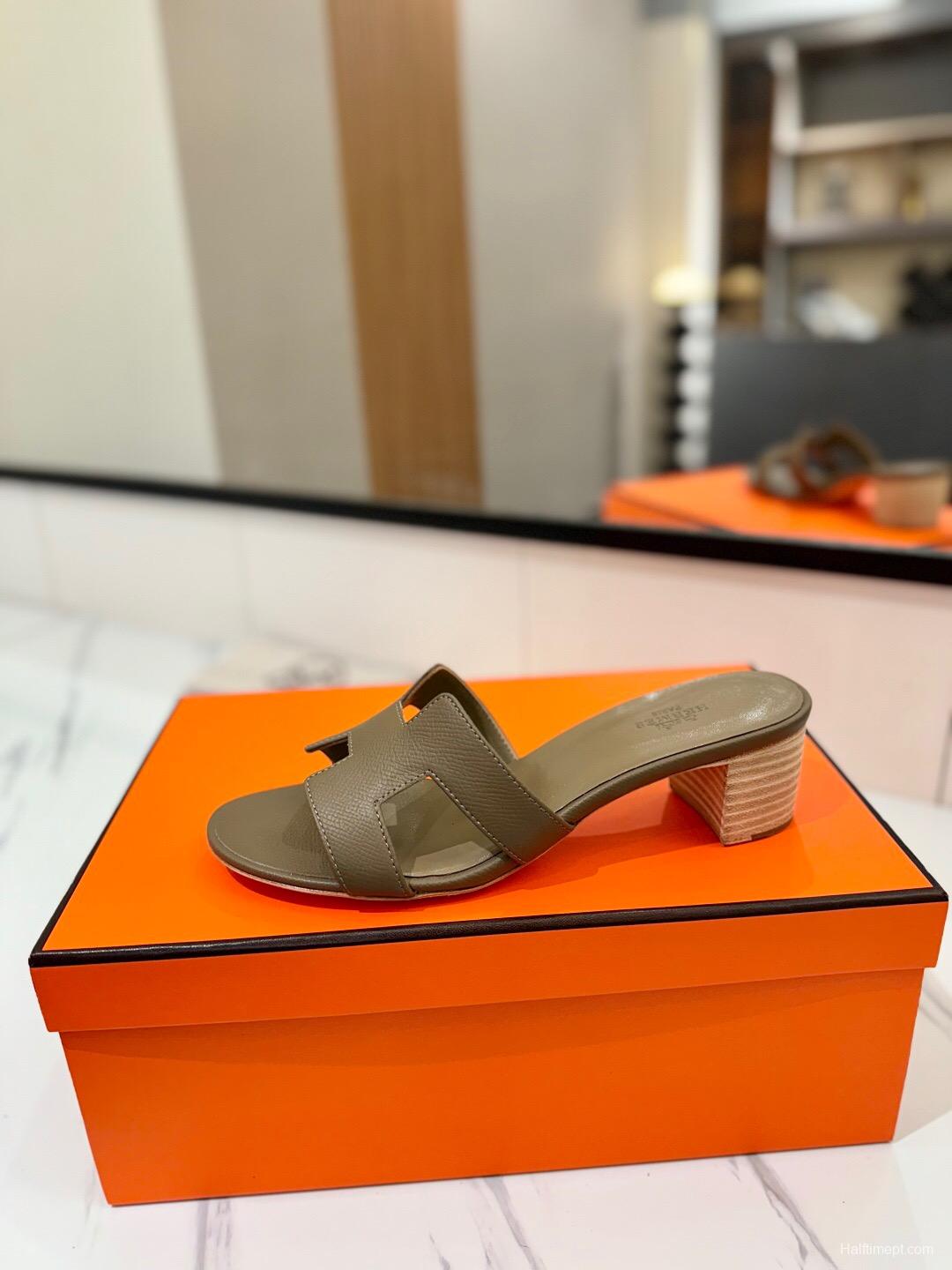2025 Women Hermès Khaki Leather Sandals