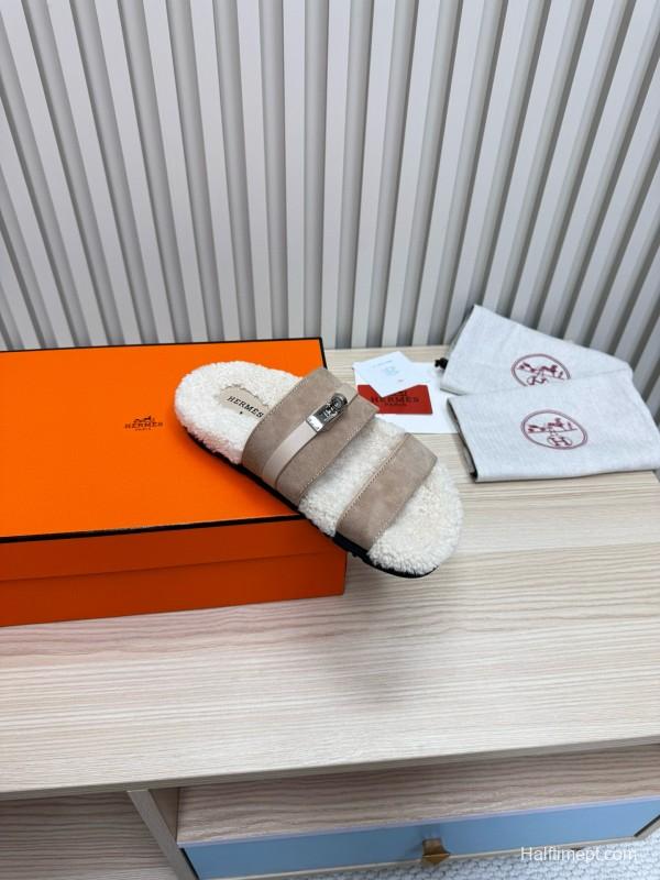2024 Slippers Hermès Beige Shearling Leather Slippers