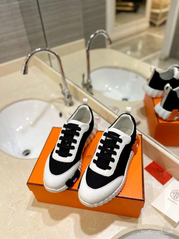 2024 Unisex Hermès Black White Imported Glossy Lambskin Water-repellent Fabric Casual Sneakers MJ00320
