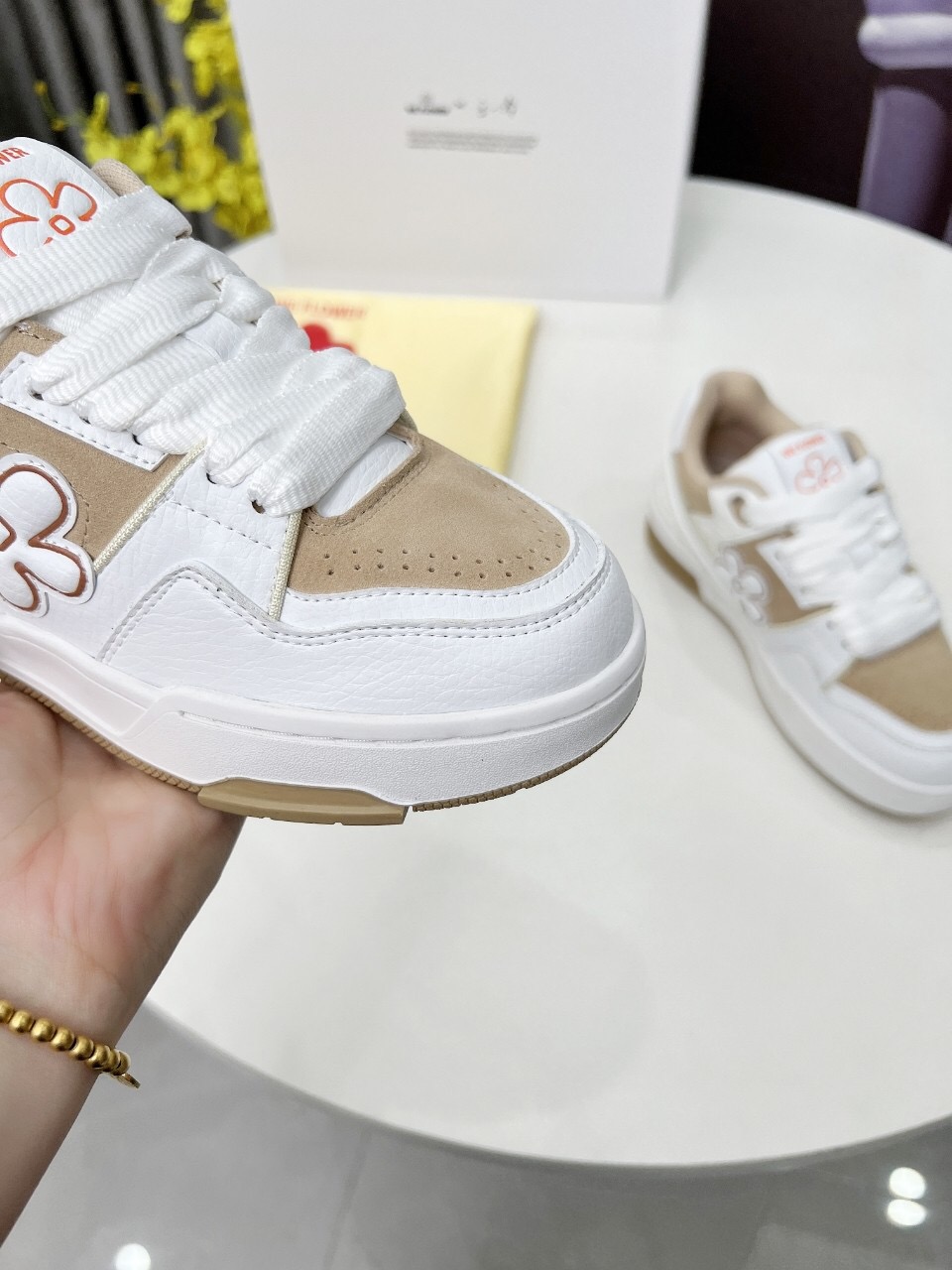 2025 Unisex WEFLOWER White Beige Leather Sneakers LY00280