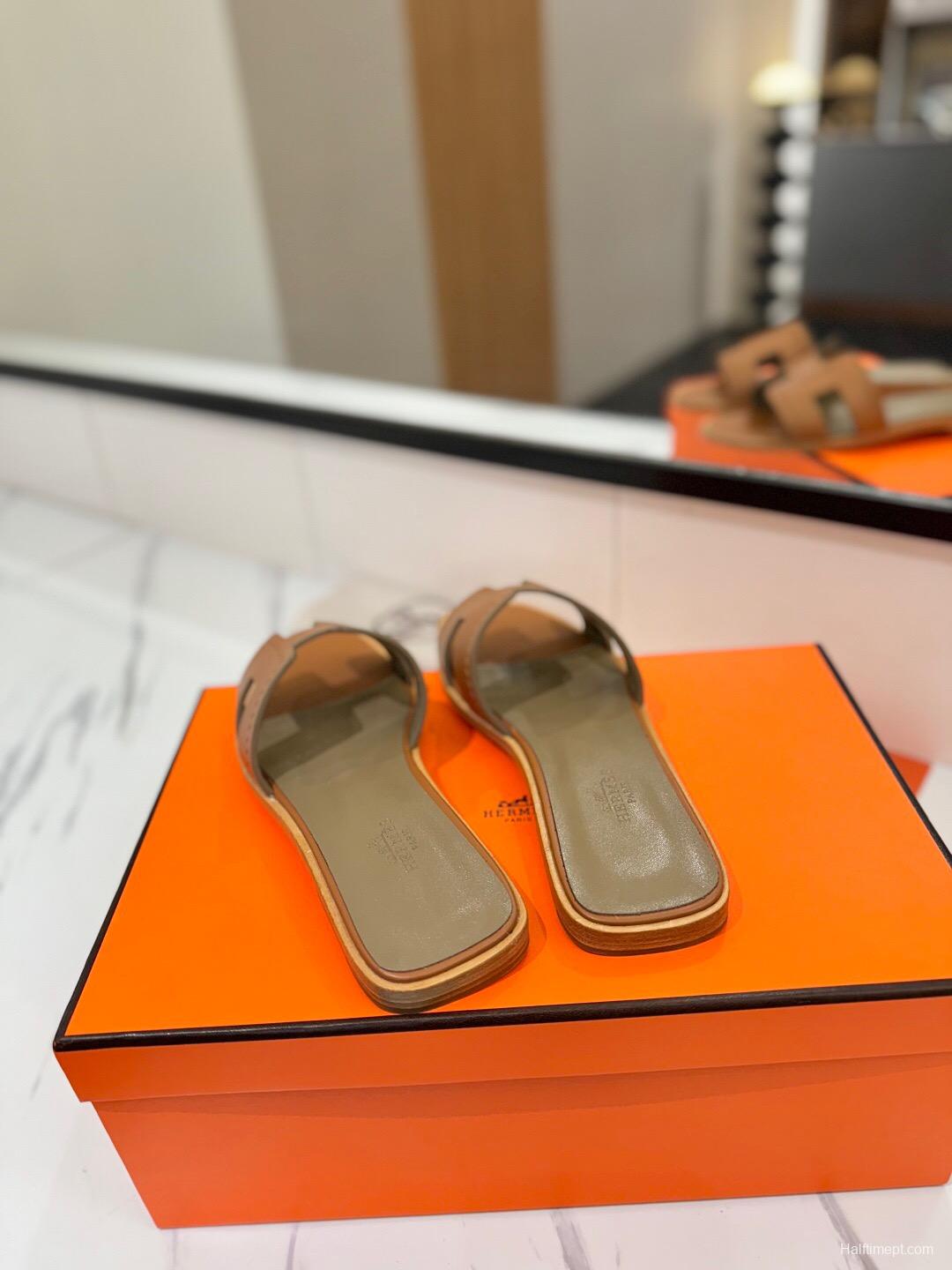 2025 Women Hermès Tan Leather Slippers