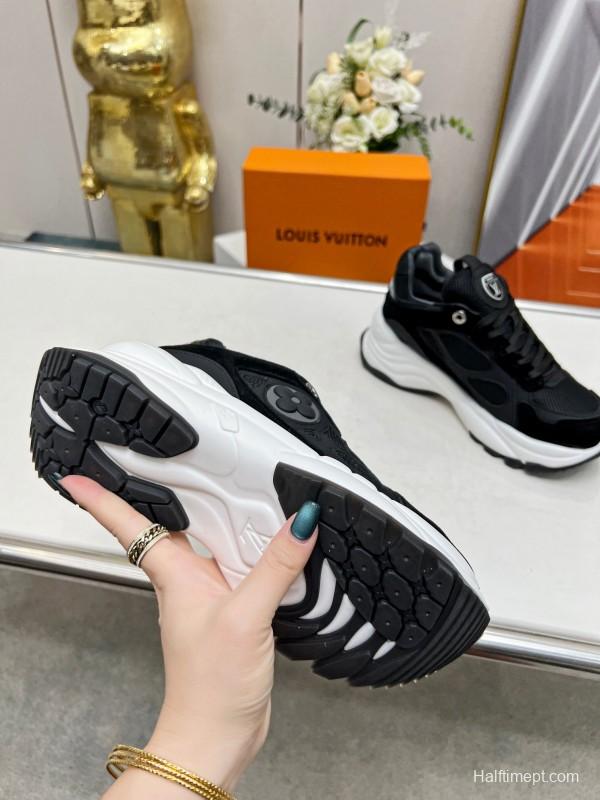 2025 Unisex Louis Vuitton Black Mesh Suede Running Shoes LY00340