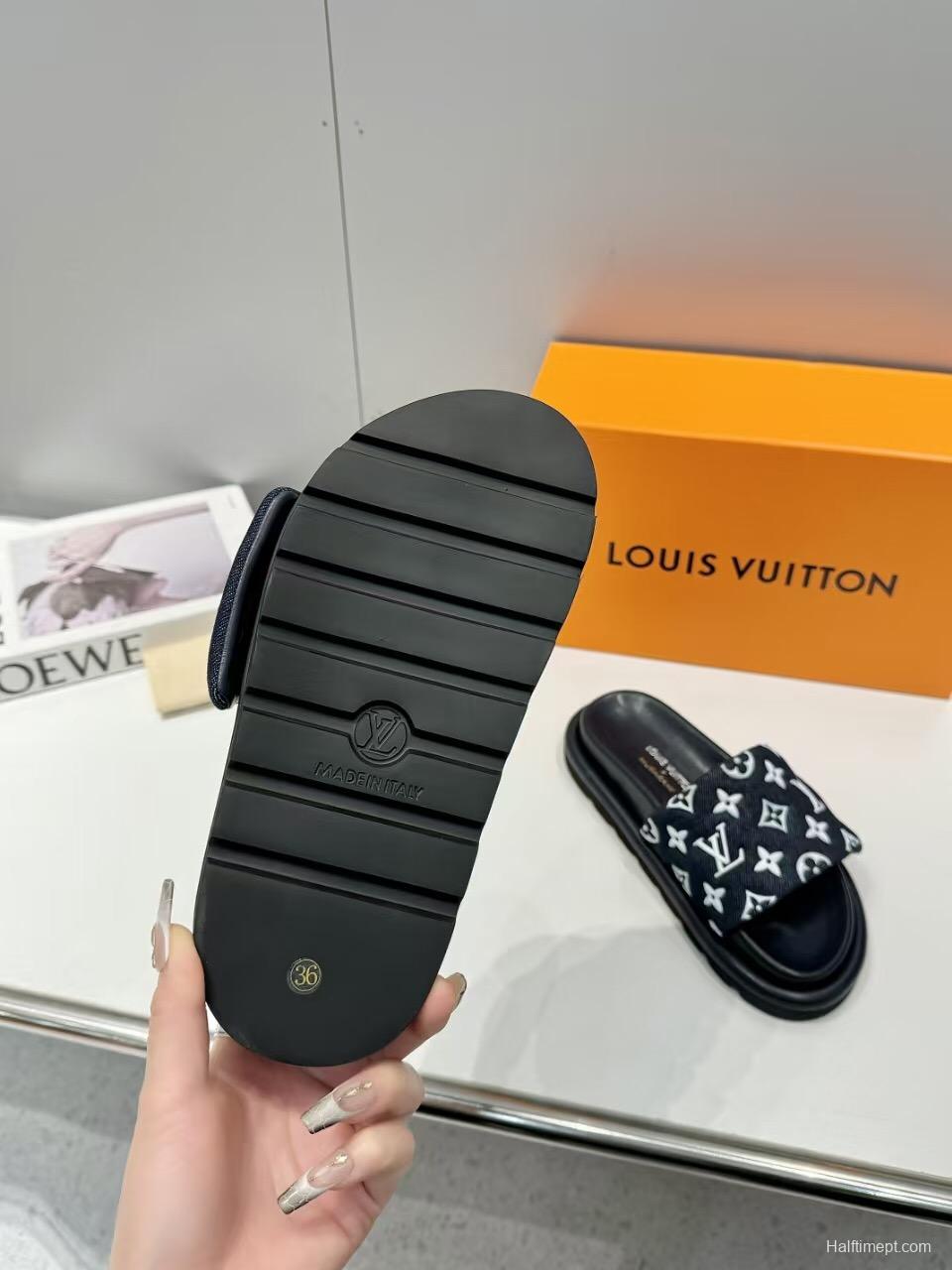 2025 Slippers Louis Vuitton Black White Fabric Pool Pillow Comfort KFY00230