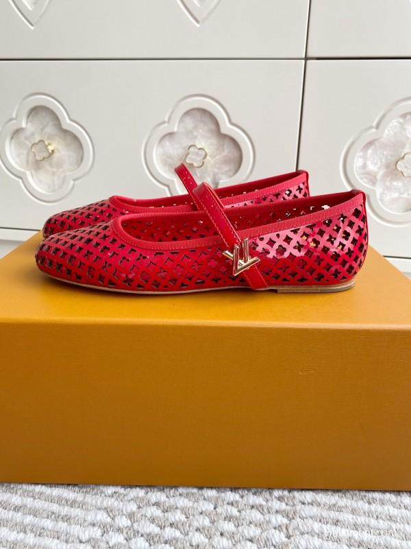 2025 Women Louis Vuitton Red Patent Leather Ballet Flats KFY00310