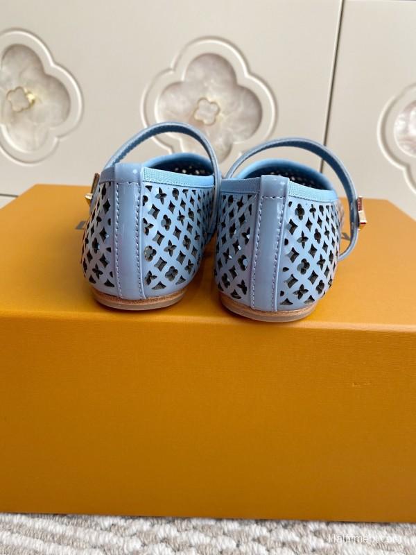 2025 Women Louis Vuitton Light Blue Patent Leather Mary Jane Flats KFY00310