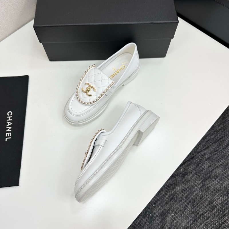 Chanel Classic Flap Chain CC Loafers with Buckle Closure - LY00320