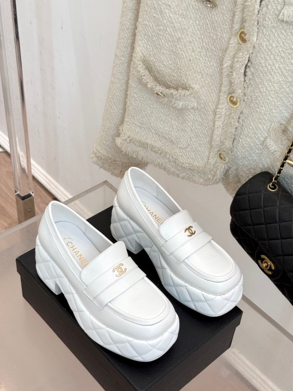 Chanel 25K Fall/Winter New Double C Platform Loafer Shoes with Waterproof Platform - KFY00320