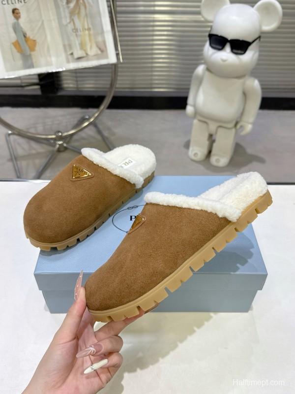 Prada Fall/Winter 2025 New Shearling Mule with Triangle Buckle Enclosed Toe - KFY00270