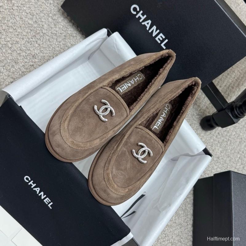 Chanel 2025 SS Teddy Fur Loafers with Double C Logo - KFY00300