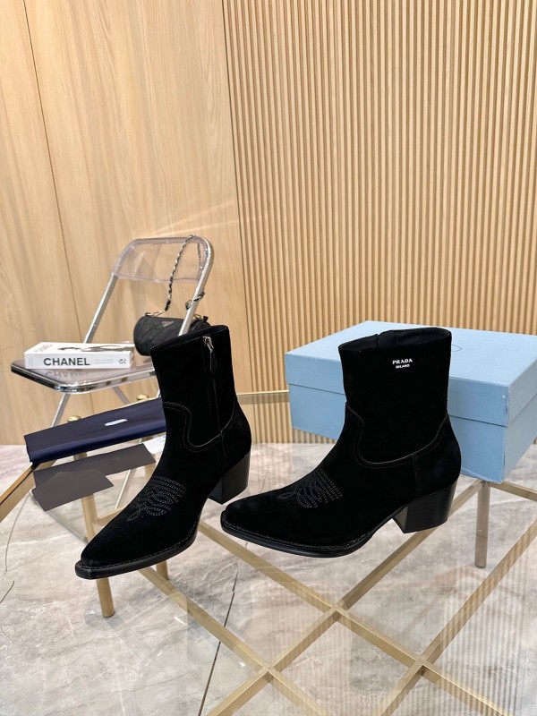 Prada Classic Pointed Boots 2025 SS Collection - L Y00330