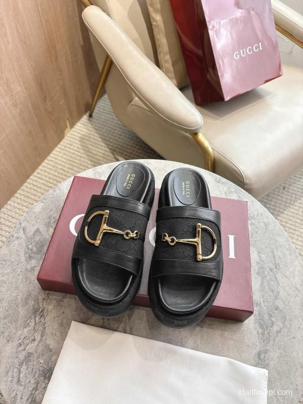 Gucci Women's Sandals with Horsebit Detail and Gold Hardware - LY00270