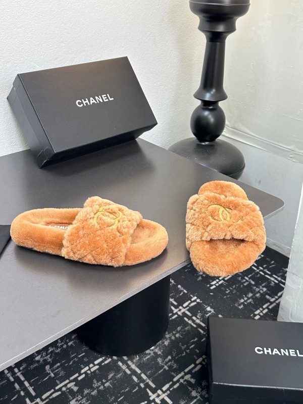 Chanel 2025 SS Fluffy Slippers with Wool Upper and Rubber Sole - LY00250