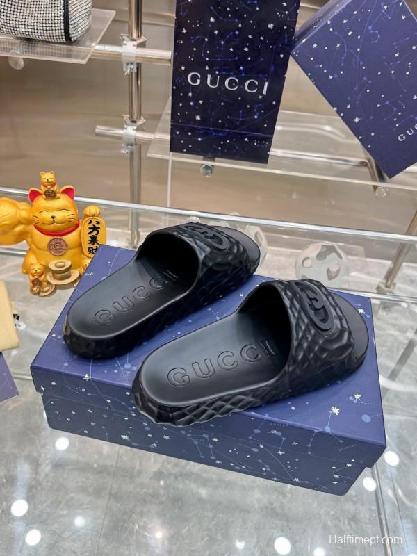 Gucci Lido Interlocking G Men's Sandals with Textured Rubber Sole - AS00170