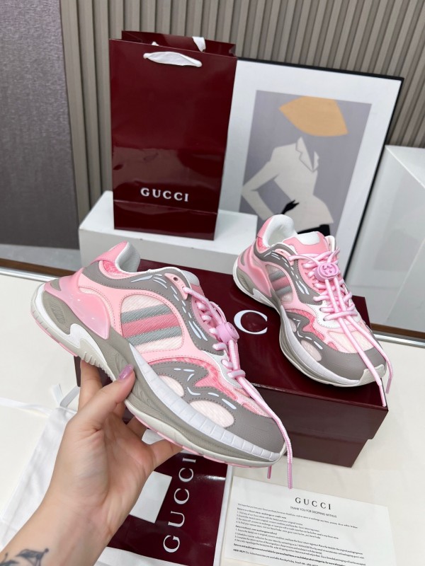Gucci 2025 SS Collection 2.0 Sneakers with Retro-Futuristic Design and Reflective Stripes - LY00460