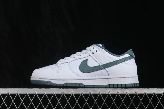 Nike SB Dunk Low Skateboarding Shoes with Cushioned Collar - IH1940-002