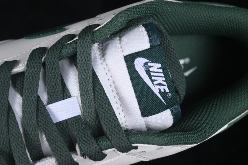 Nike SB Dunk Low Casual Skateboarding Shoes in White and Green - HF5441-115