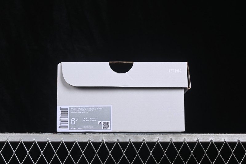 Nike Air Force 1 '07 Low Casual Skateboarding Shoes with Full-Length Air Cushion - IR0871-600
