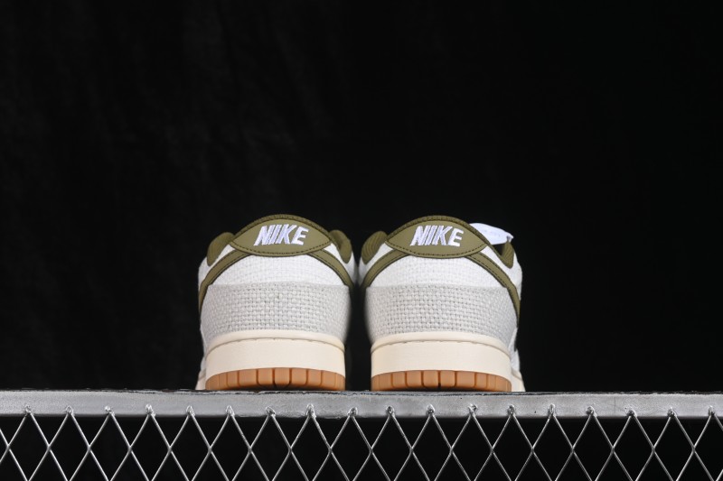 Nike SB Dunk Low Skateboarding Shoes with Cushioned Collar - II7078-001