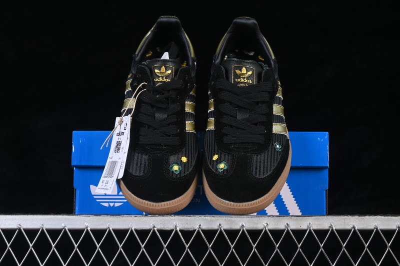 Adidas Samba OG Classic Skateboarding Shoes with Retro Suede Design - IH1331