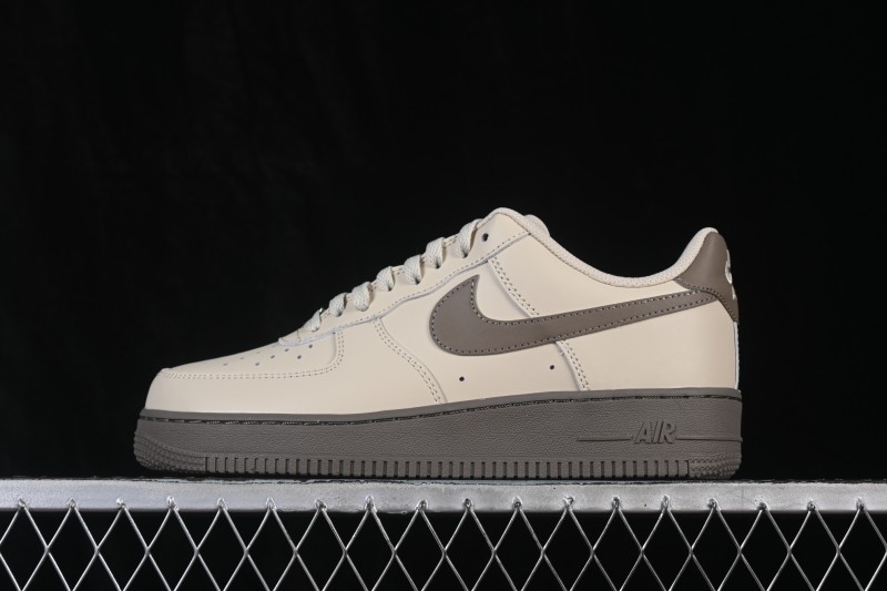 Nike Air Force 1 '07 Low Basketball Sneakers with Full-Length Air Cushion - FJ4146-201