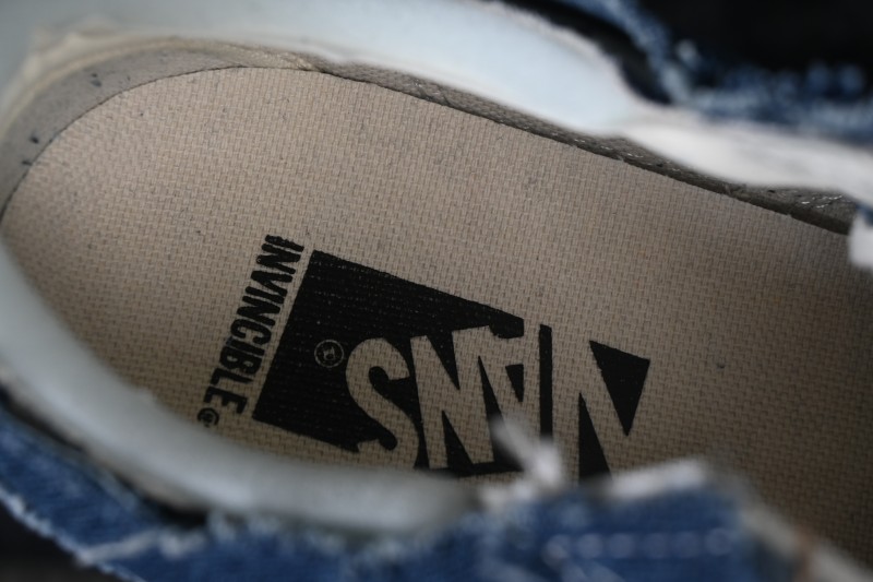 Vans Old Skool Frayed Low-Top Skateboarding Shoes - VN000E9HGTL