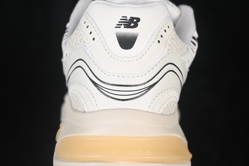 New Balance 2010 Series Retro Running Shoes with Suede and Mesh Upper - U20103SH