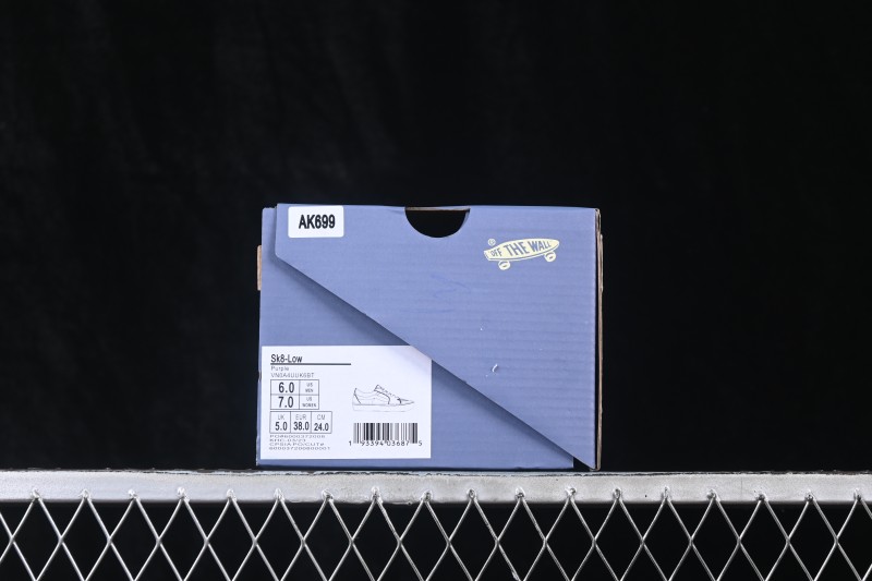 Vans Sk8-Low Casual Skateboarding Shoes with Detachable Badge Embellishments - VN0A4UUK6BT