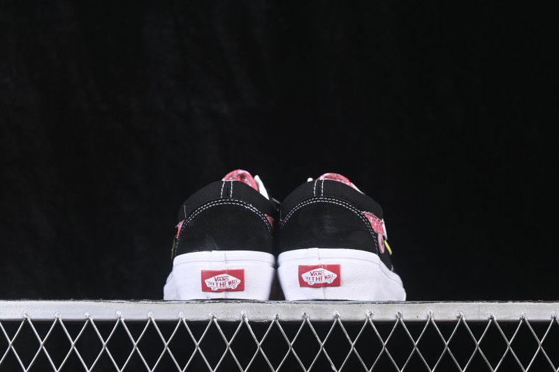 Vans Old Skool Low-Top Skateboarding Shoes with Classic Side Stripe - VN000EGY617