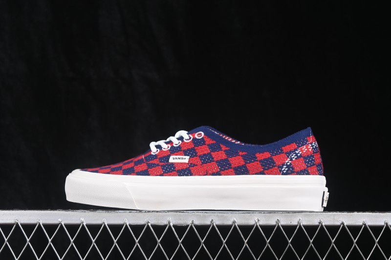 Vans Authentic 44 Low Top Casual Skateboarding Shoes with Vulcanized Construction - VN000EJCRDB