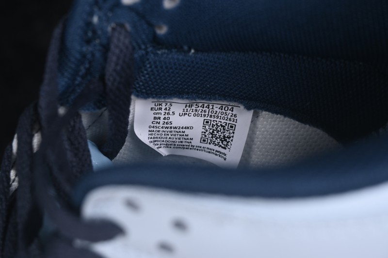 Nike SB Dunk Low Skateboarding Shoes with Sea Salt Suede Design - HF5441-404