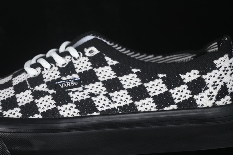 Vans Authentic 44 Low-Top Casual Skateboarding Shoes with Classic Canvas Upper - VN000EJC1KP