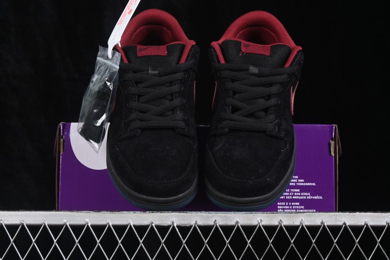 Nike SB Dunk Low Skateboarding Shoes with Cushioned Collar - HQ1625-600