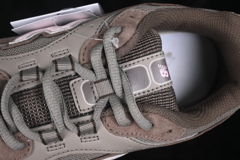 New Balance 204 Retro Casual Running Shoes with Breathable Mesh Upper - U204L273